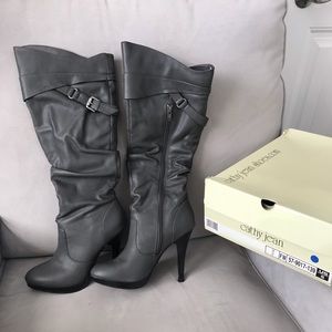 Gray Cathy Jean heeled boots size 5